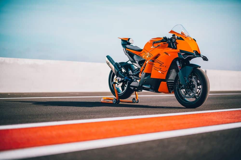 De Nieuwe KTM RC 990 R 2025