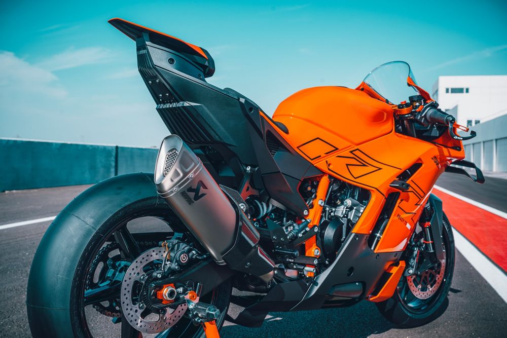 De Nieuwe KTM RC 990 R 2025